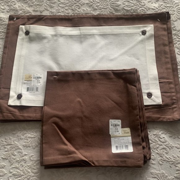 Placemats and napkins NWT - Picture 2 of 2